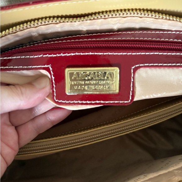 Arcadia Red and Tan Laptop Bag with Glossy Finish - Picture 4 of 6